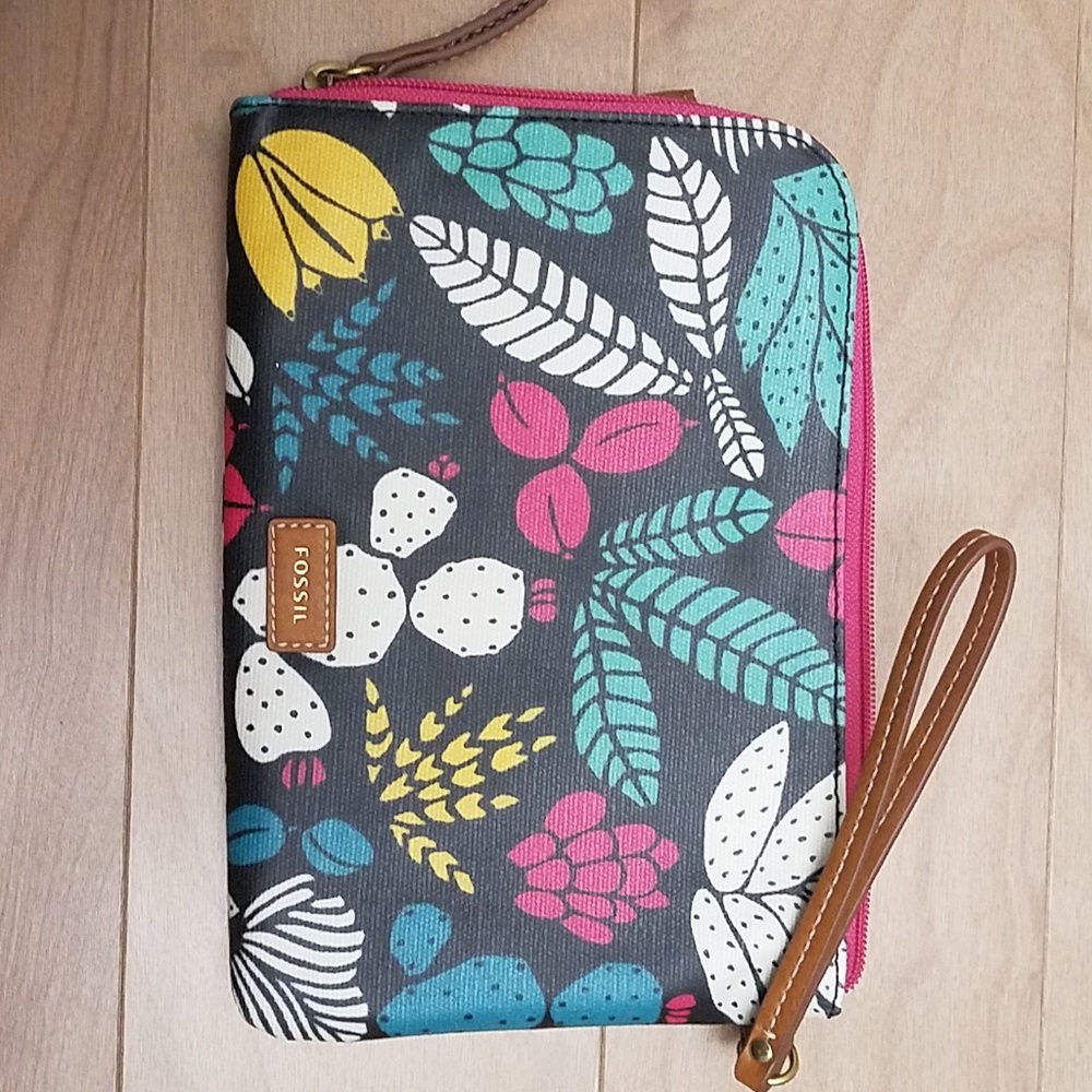 Fossil large wristlet